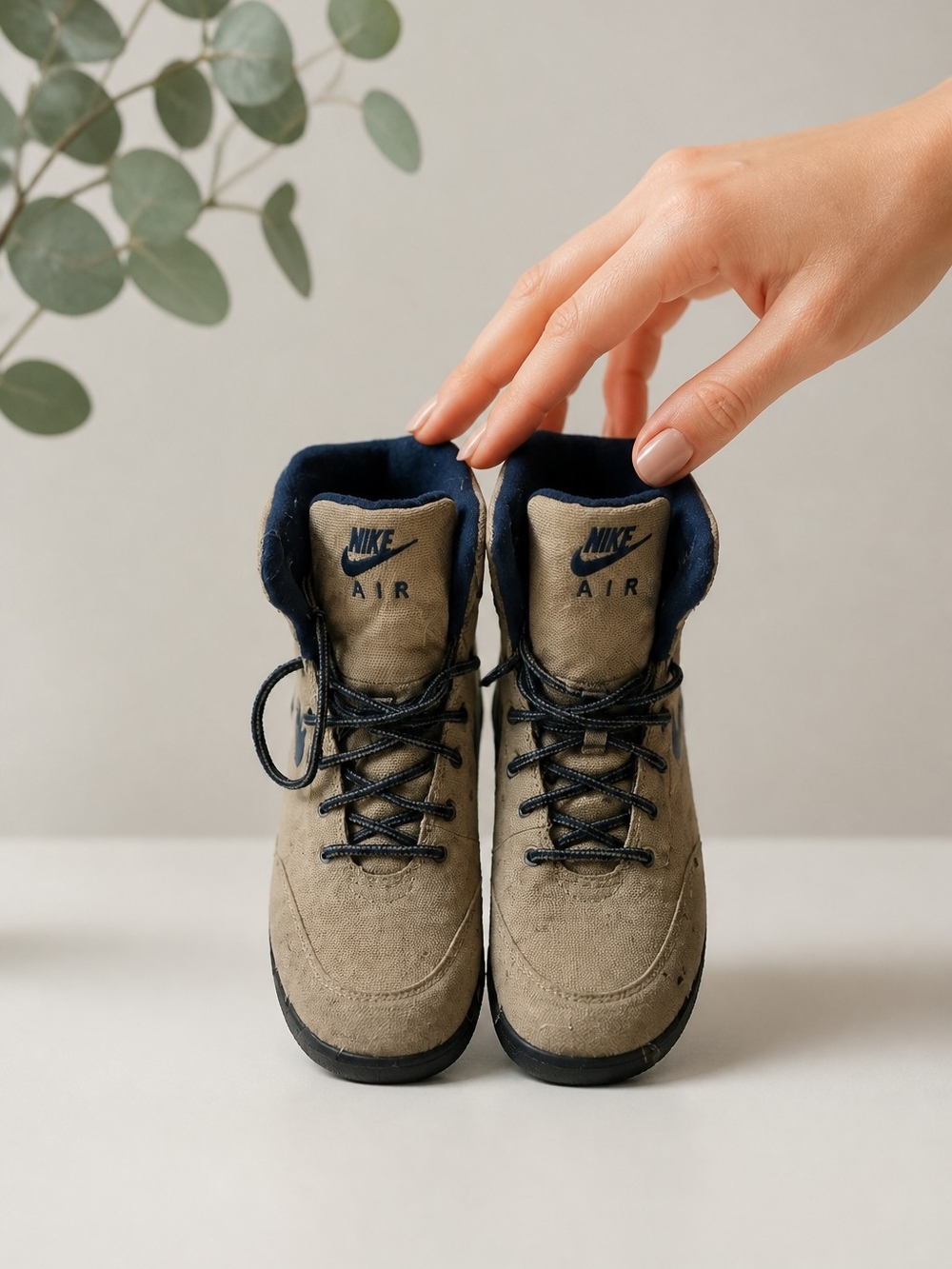 Nike Men’s Boots Beige and Navy